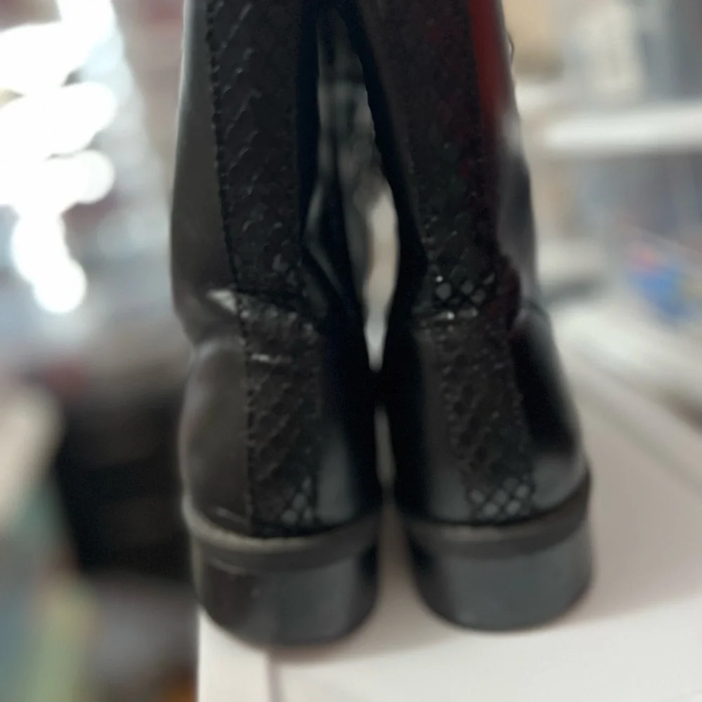 Black Boots - Picture 4 of 5
